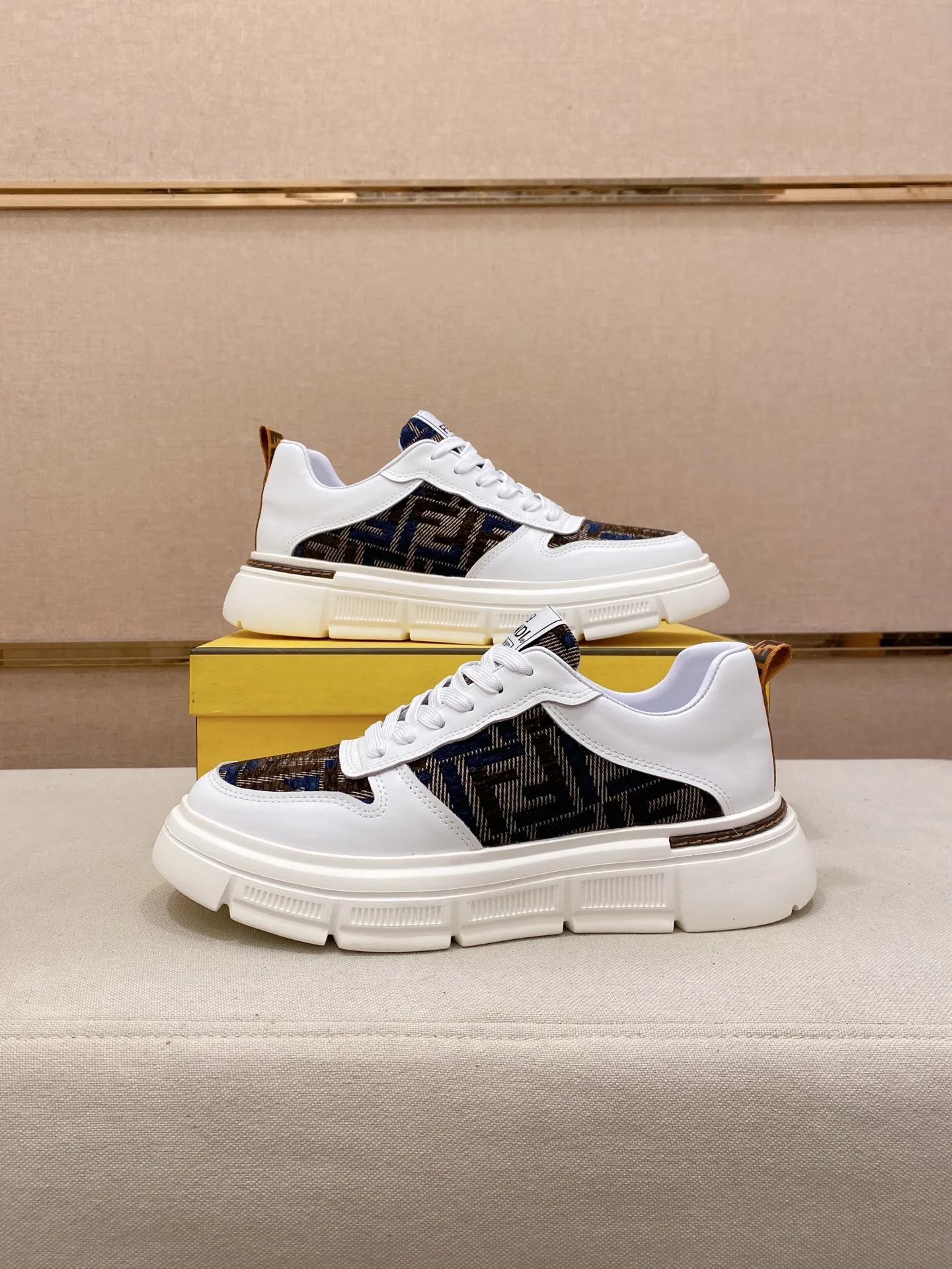 Factory price 400💰 (fendi) New style 👊🏻 upper 🇮🇹 imported cowhide fabric 🇩🇪 lining imported sheepskin lining. The original outsole is molded to highlight the identity of every man, and the upper foot is elegant and stable🚶🏻🚶🏻The high-end custom counters reproduce the original version📯No matter the wind or rain, the shoe last remains unchanged and can withstand the verification of time🔍️,🔵 Size: 38-44